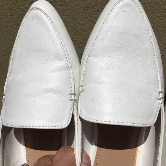 🌷🪷 Lovely white loafer flats. Only worn once on carpet for a few hours. - Picture 4 of 10